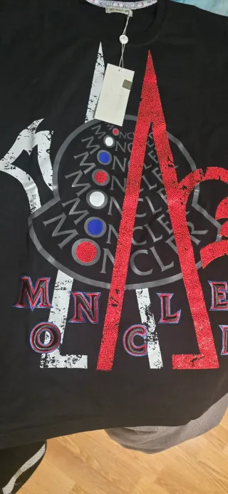 Camiseta Moncler Negra y Roja