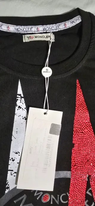 Camiseta Moncler Negra y Roja