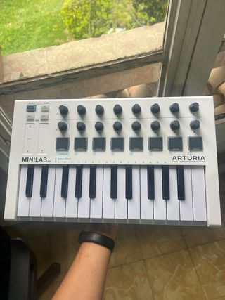 Teclado MIDI Arturia Minilab mkII