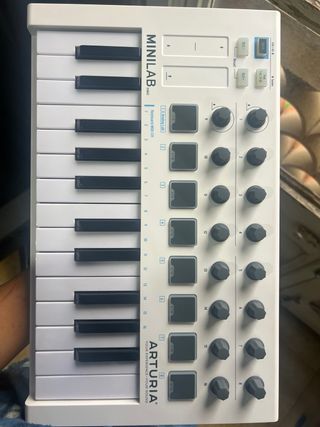 Teclado MIDI Arturia Minilab mkII