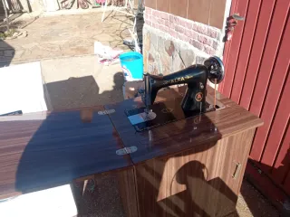 Máquina de coser Alfa en buen estado.tengo dos la