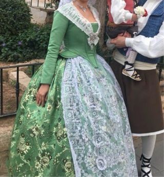 Traje de Fallera Talla 38 Verde y dos corpiños