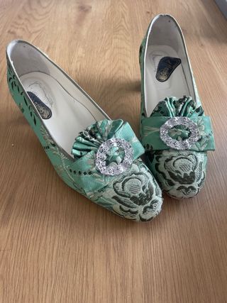 Traje de Fallera Talla 38 Verde y dos corpiños