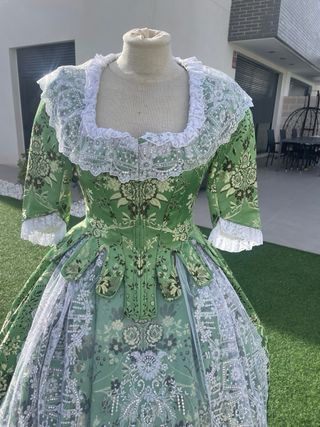 Traje de Fallera Talla 38 Verde y dos corpiños