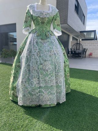 Traje de Fallera Talla 38 Verde y dos corpiños