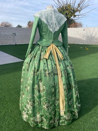 Traje de Fallera Talla 38 Verde y dos corpiños