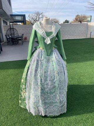 Traje de Fallera Talla 38 Verde y dos corpiños