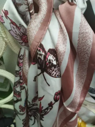 Pañuelo Seda y Viscosa Flores y Mariposas