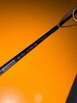 Caña y carrete de pesca spinning