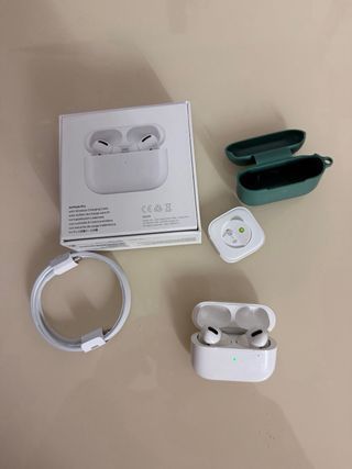 Apple AirPods Pro con funda verde