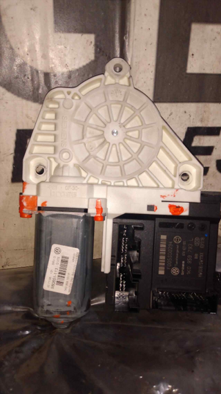 MOTOR ELEVALUNAS DELANTERO IZQUIERDO SEAT LEO