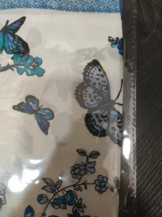 Pañuelo seda estampado floral mariposas