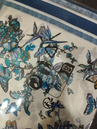 Pañuelo seda estampado floral mariposas