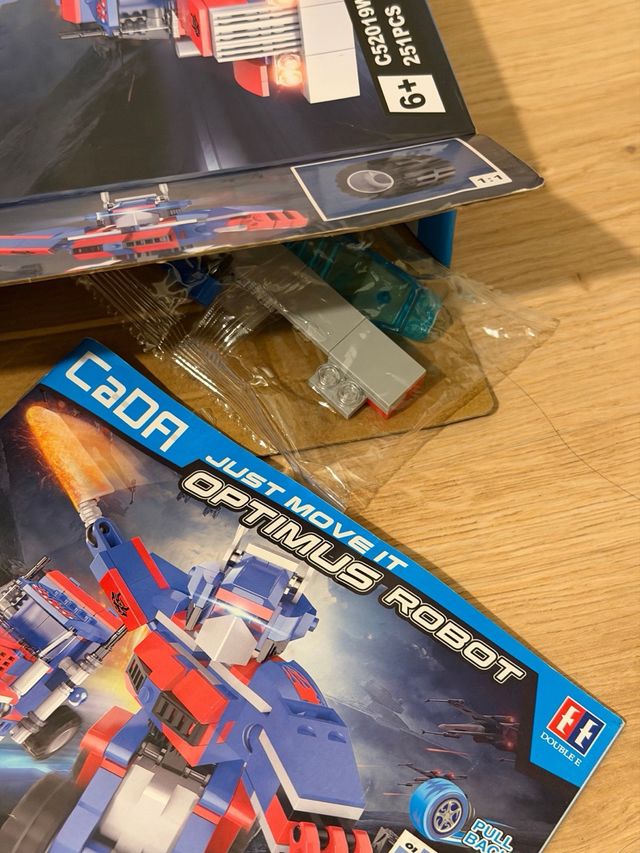 Robot tipo LEGO CaDA Optimus Robot 2 en 1