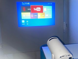 Proyector y 2 Altavoces