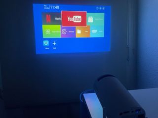 Proyector y 2 Altavoces