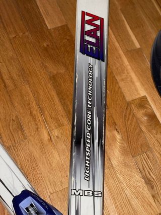 Esquís Elan con fijaciones Salomon