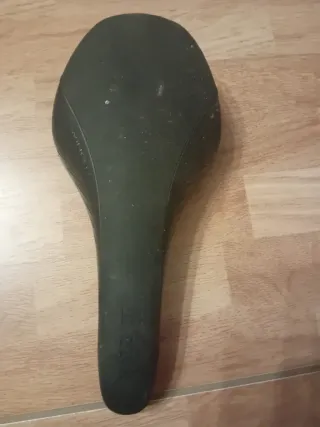 Sillín de bicicleta negro