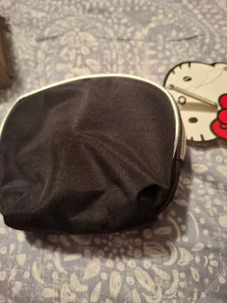 Monedero Hello Kitty con pedrería