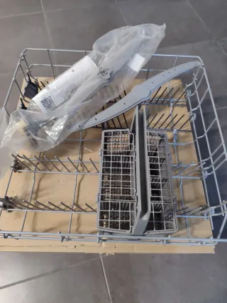 Cesto inferior lavavajillas y accesorios