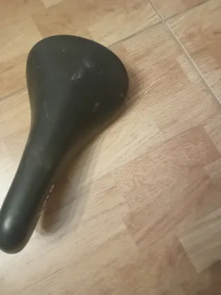 Sillín de bicicleta negro