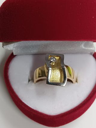 Anillo Oro 18K con circonita