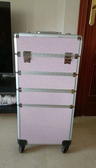 Maletín de uñas rosa y plateado