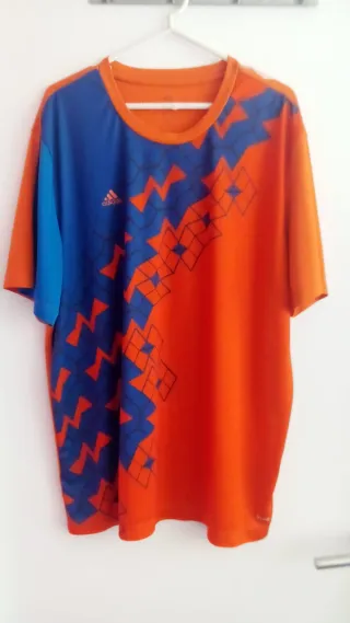 T-shirt Adidas azul e laranja