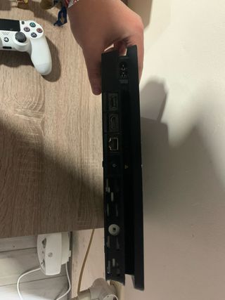 Consola PS4 + Mando y Cables