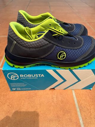 Zapatos de seguridad azules y verdes