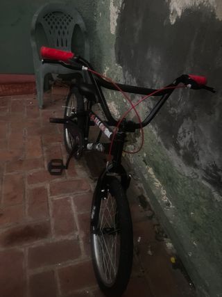 Bicicleta BMX Negra