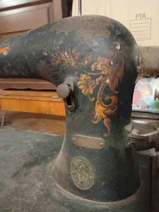 Máquina de coser Singer industrial y mesa auxiliar