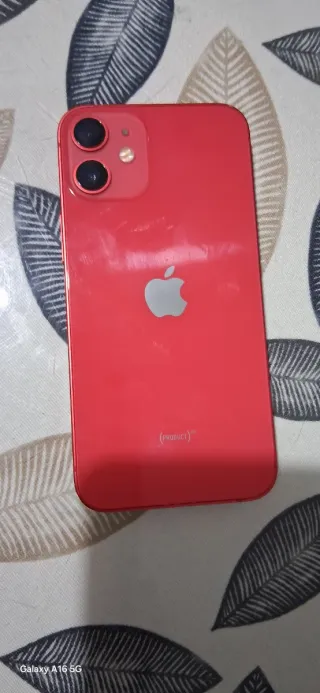iPhone 12 mini rojo