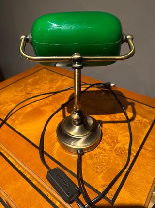 Lámpara de escritorio clásica verde