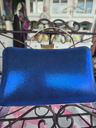 Bolso de fiesta azul con detalles dorados