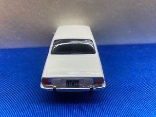 COCHE DE MINIATURA PEUGEOT 504 ESCALA 1:43