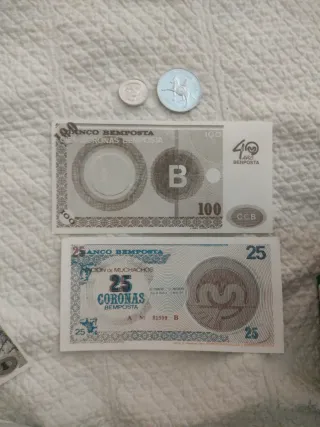 Billete y monedas Una Corona