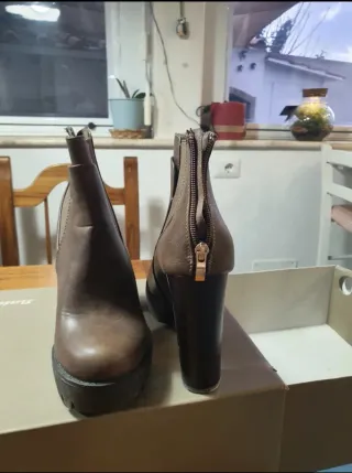 Stivaletti tacco marrone taglia 38