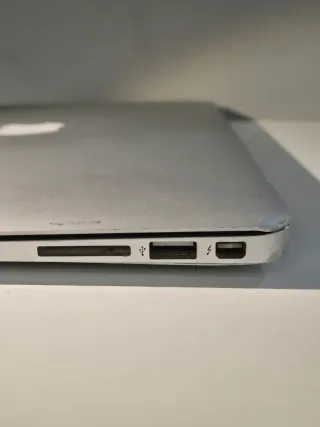 MacBook Air 13” (2017) i5 · 8GB RAM · SSD 256GB