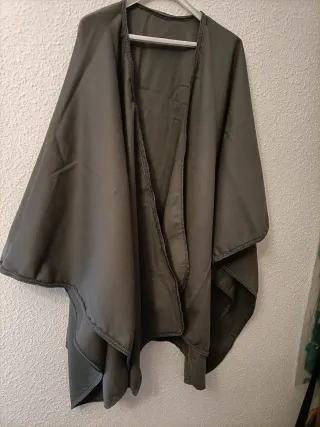 Capa de señora gris