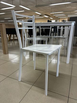 Mesa y 4 Sillas Comedor/Cocina