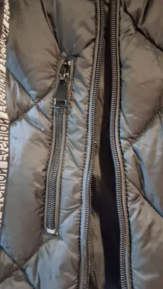 Chaleco acolchado negro con capucha Talla XL