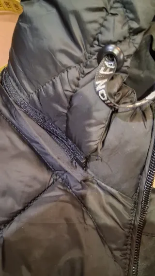 Chaleco acolchado negro con capucha Talla XL