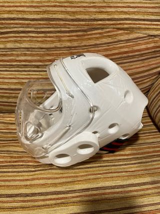 Equipación Karate: Peto, Casco y Tibiales Adidas