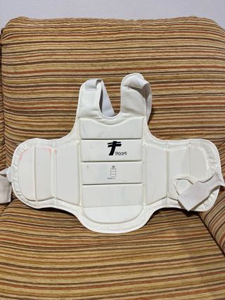 Equipación Karate: Peto, Casco y Tibiales Adidas