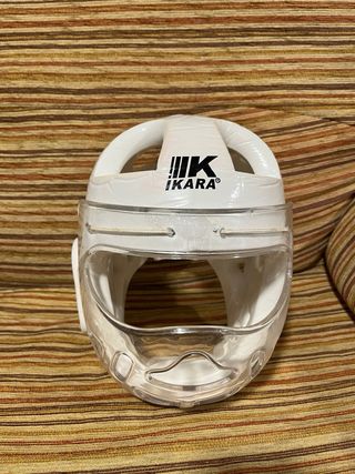 Equipación Karate: Peto, Casco y Tibiales Adidas