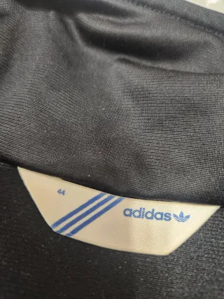 Chaqueta Adidas Negra con Rayas Blancas