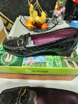 Zapatos planos Amarpies negros mujer