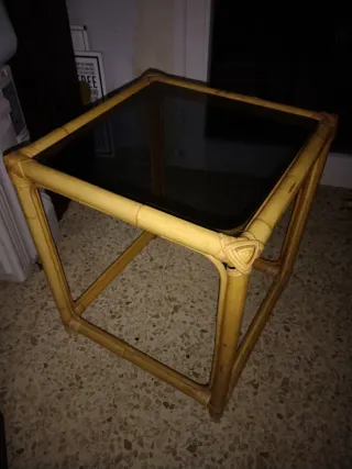Mesita auxiliar mimbre y cristal