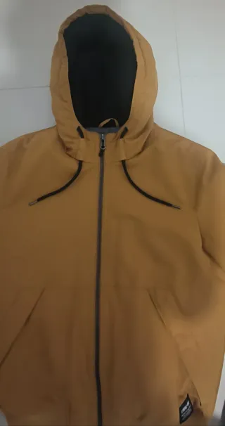 Cazadora con capucha, mostaza,  M, Lefties